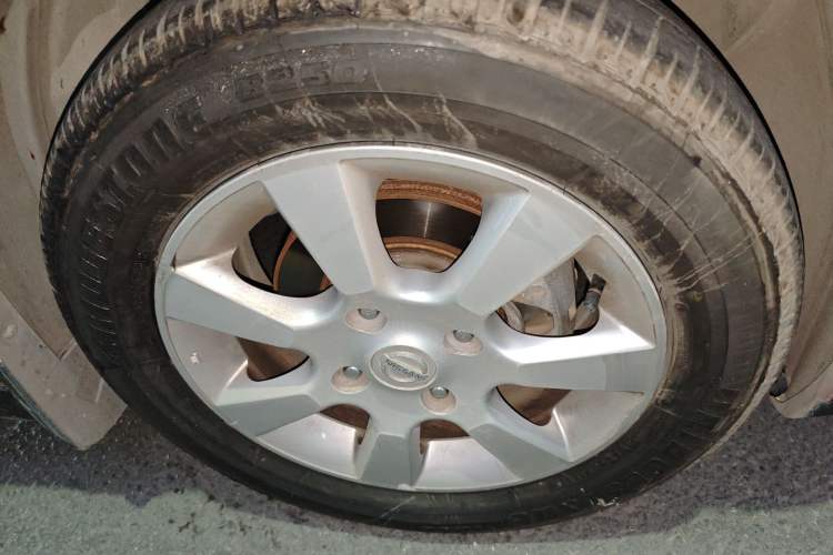 Used Nissan Tiida 2006 1.6 GE AT Right Front Wheel Hub