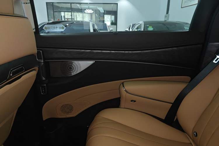 Used Denza D9 2024 DM-i 1050 Luxury Model
