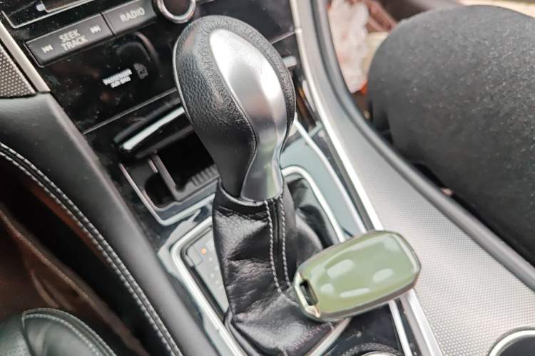 Used Infiniti Q50L 2016 2.0T Enjoyment Edition Gear Lever