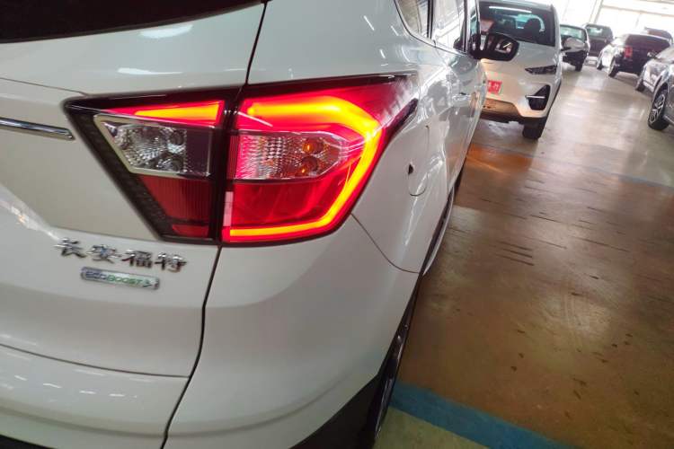 Used Ford Kuga 2018 EcoBoost 180 Two-Wheel-Drive Cognac Special Edition
