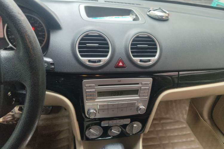 Used Volkswagen Lavida 2008 1.6L Automatic Joy Edition Audio And AC Panel