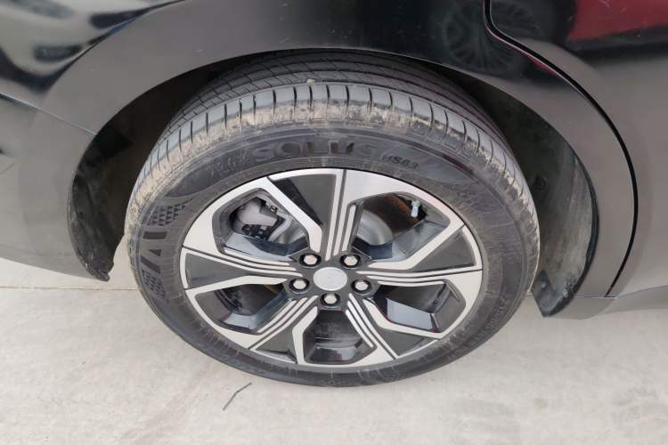 Used Hongqi E-QM5 2021 Charging Version Flagship Edition Right Rear Wheel Hub