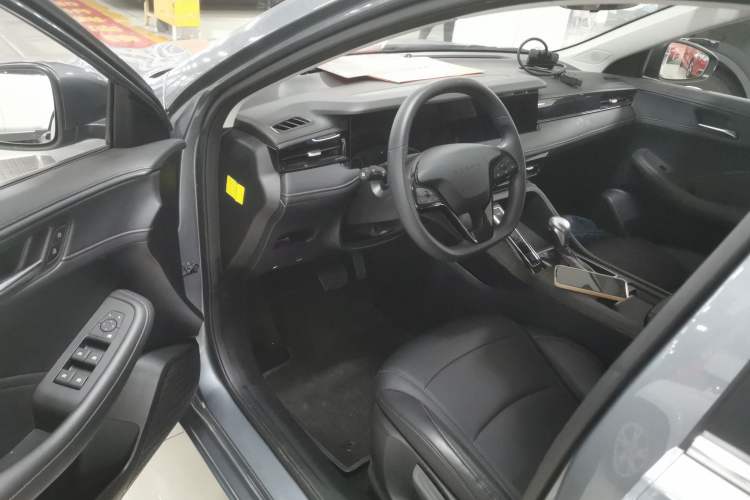 Used Roewe i5 2023 1.5L CVT Luxury Edition