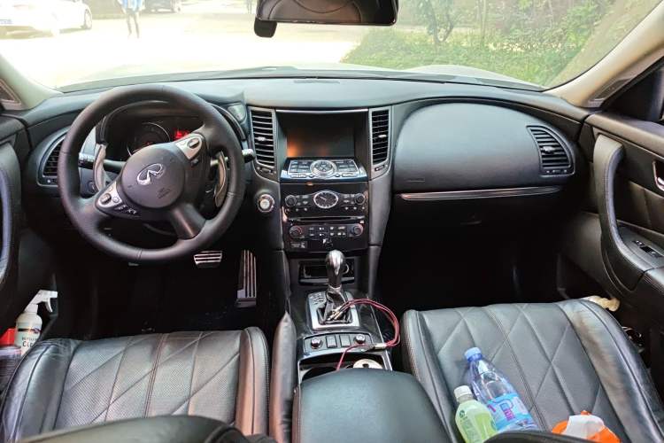 Used Infiniti FX 2010 FX35 Standard Edition Center Console