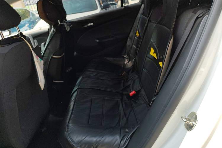 Used Chevrolet Cruze 2017 1.5L Hatchback Automatic Pioneer Sunroof Edition