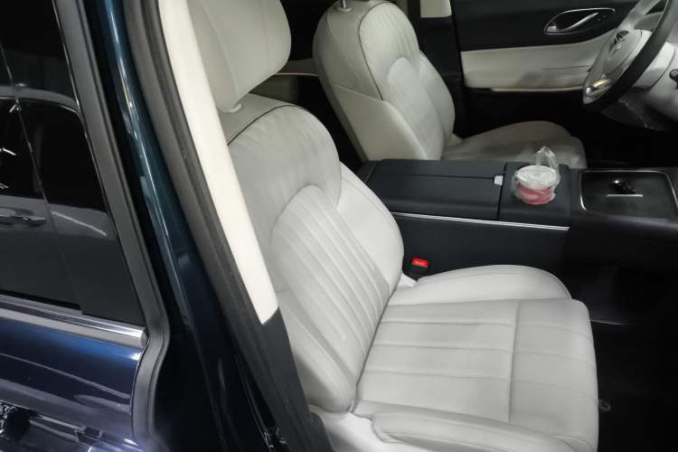 Used VOYAH Dream 2025 PHEV Four-Wheel-Drive Flagship Kunpeng Edition
