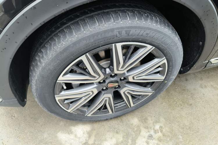 Used Hongqi HS5 2022 Facelifted Version 2.0T Smart Connect Flagship All-Wheel-Drive Edition Left Front Wheel Hub
