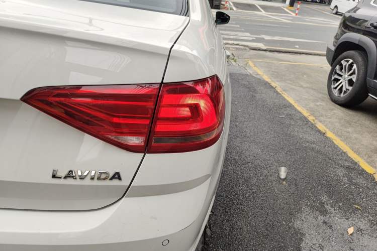 Used Volkswagen Lavida 2018 Classic 1.5L Automatic Fashion Edition China VI Standard