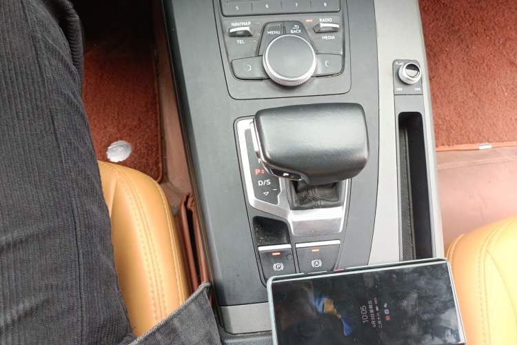 Used Audi Q5L 2018 40 TFSI Prestige Edition China VI Emission Standard Gear Lever