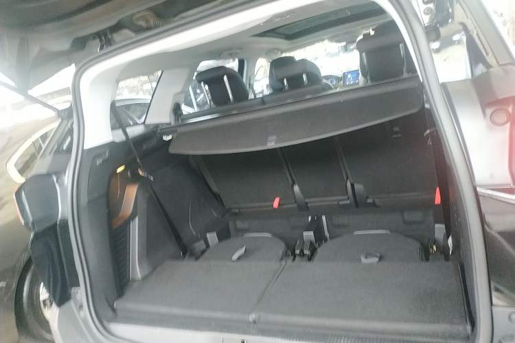 Used Peugeot 5008 2017 380THP 7-Seater Elite Edition Trunk