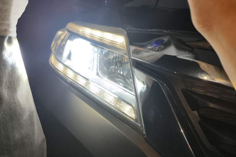 Used Honda Crider 2013 1.8L automatic luxury edition Right Front Headlight