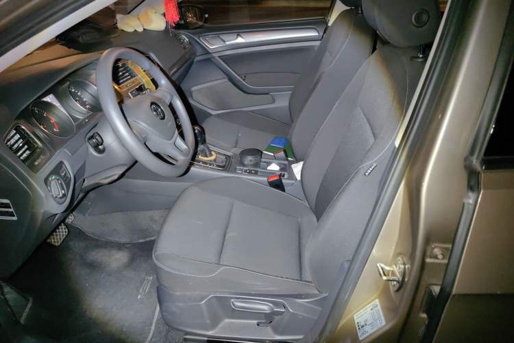 Used Volkswagen Golf 2016 1.6L Automatic Fashion Model