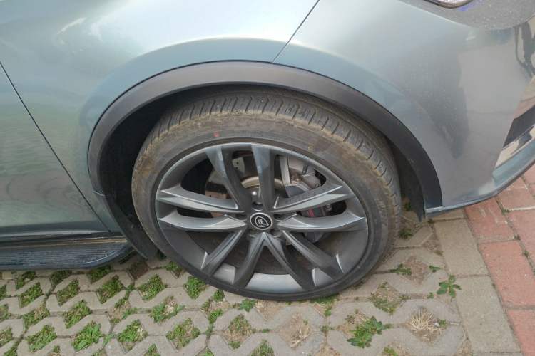 Used BYD Tang New Energy 2019 EV600D Four-Wheel Drive Smart Connectivity Leading Model Right Front Wheel Hub