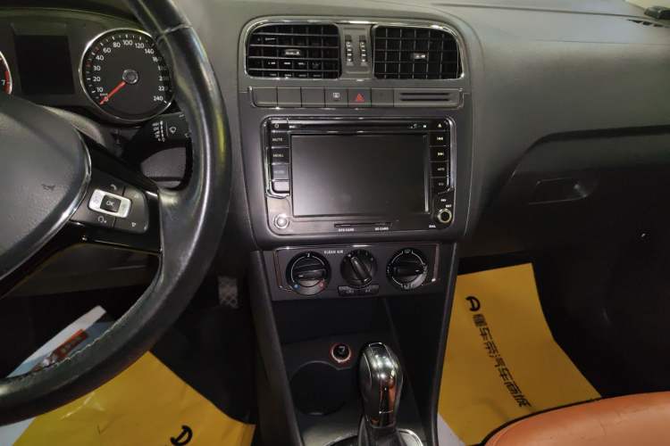 Used Volkswagen Polo 2016 1.6L Automatic Comfort Model Audio And AC Panel