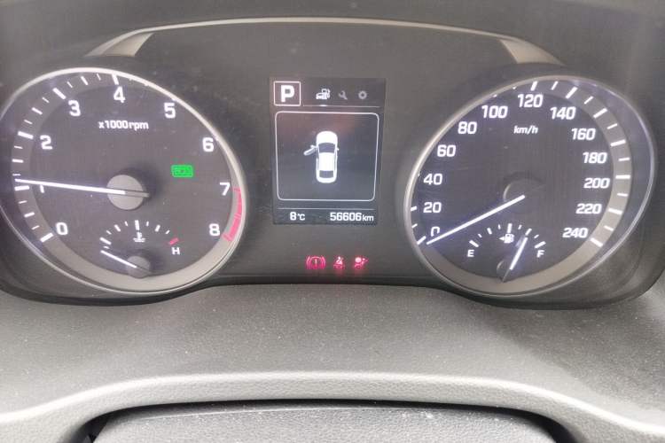 Used Hyundai Elantra (6th Generation / Lingdong) 2016 1.6L Automatic ZhiXuan – Elite Version Odometer Close Up