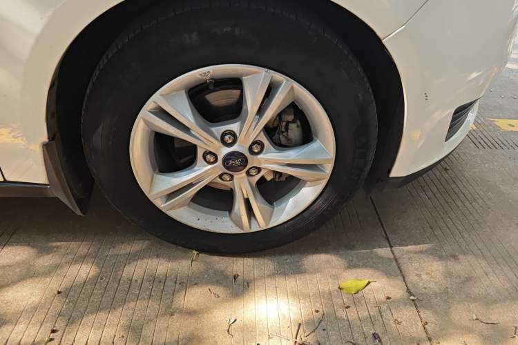 Used Ford Focus 2018 Sedan Classic 1.6L Automatic Comfort Plus Smart Drive Version Right Front Wheel Hub