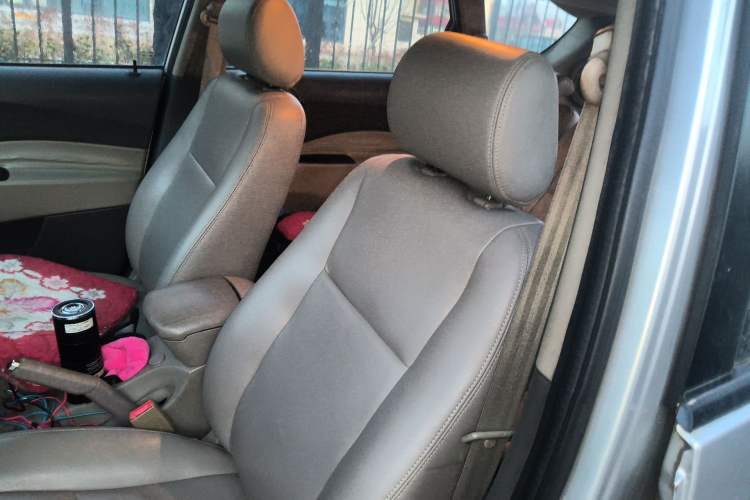 Used JAC Group Refine M2 2012 1.8L MT Business & Comfort Version 7 Seats
