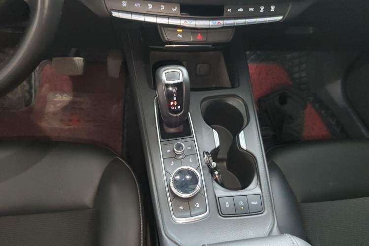 Used Cadillac XT4 2018 28T Two-Wheel Drive Tech Version Gear Lever