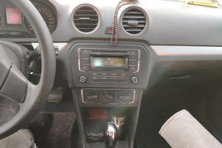 Used Volkswagen Jetta 2013 1.6L Automatic Comfort Model Audio And AC Panel