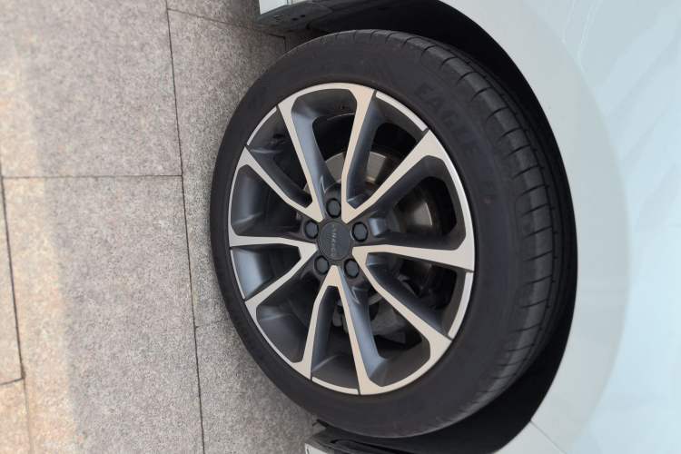 Used Lynk & Co 03 2019 2.0TD Automatic Trend Edition Right Front Wheel Hub