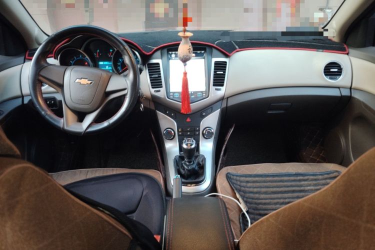 Used Chevrolet Cruze 2015 1.5L Classic SL MT Center Console