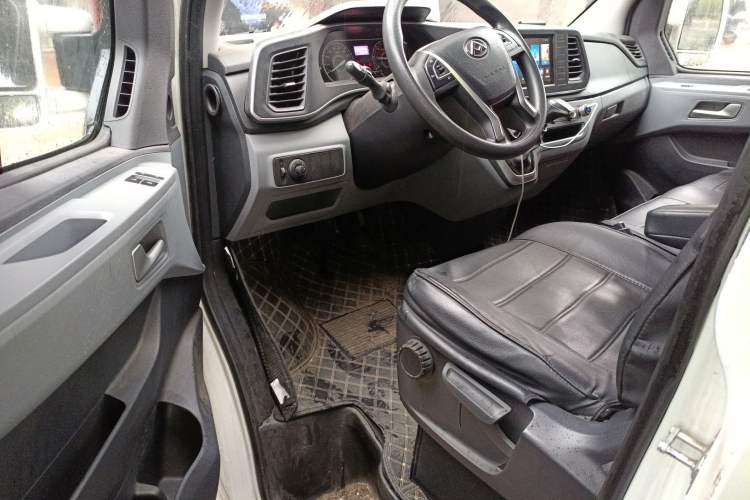 Used SAIC MAXUS Xintu V80 2021 2.0T PLUS AMT All-Rounder Mid-Height Roof 6/7/8/9-Seater
