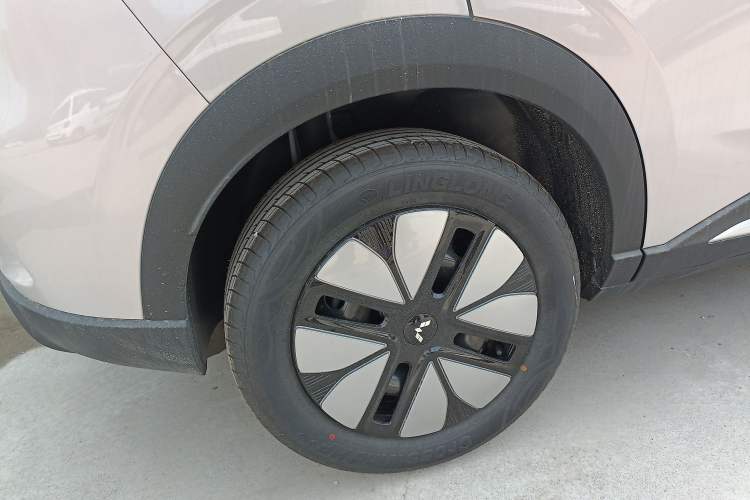 Used Wuling Bingo S 2025 Model 325km Deluxe Edition Exterior 5