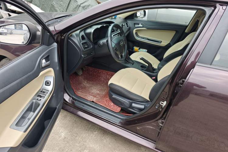 Used Haima Fumei 2014 M5 1.6L Automatic Elite Model Driver Seat