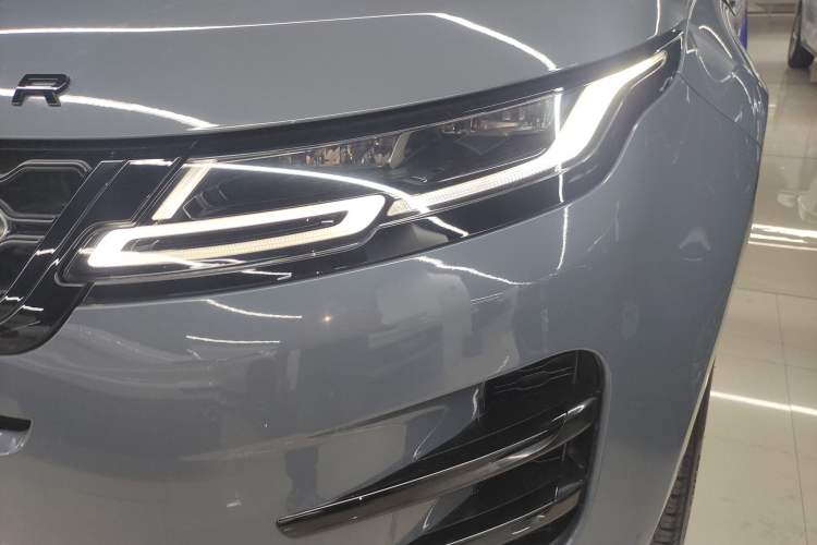 Used Land Rover Range Evoque 2020 249 PS R-DYNAMIC S Black Edition Sport Version Left Front Headlight