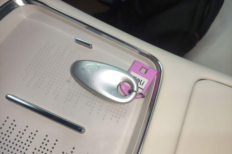 Used VOYAH COURAGE 2025 Model Four-Wheel-Drive Qiankun Edition
