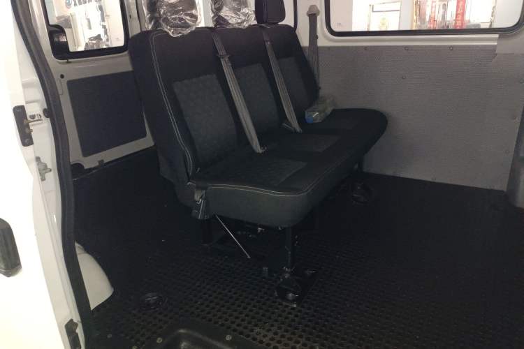 Used SAIC MAXUS Xintu V80 2021 2.0T Manual Classic Aoyuntong Short Wheelbase Mid-Roof 5/6-Seater
