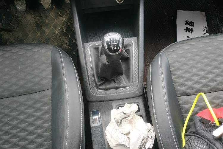 Used Skoda Kamiq 2020 1.5L Manual Comfort Edition Gear Lever
