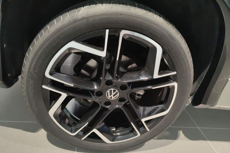 Used Volkswagen Tayron 2025 Tiguan L 380TSI 4Motion Luxury Exterior 5