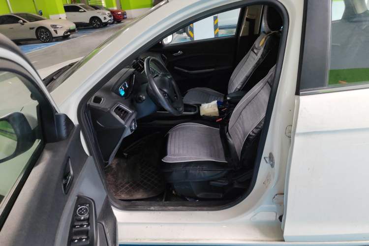 Used Ford Escort 2015 1.5L Automatic Fashion Model
