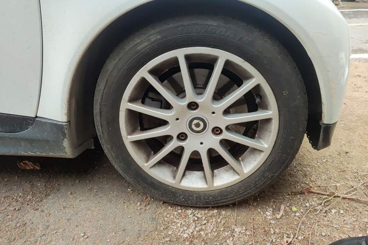 Used smart fortwo 2012 1.0 MHD Hardtop Standard Edition Right Front Wheel Hub