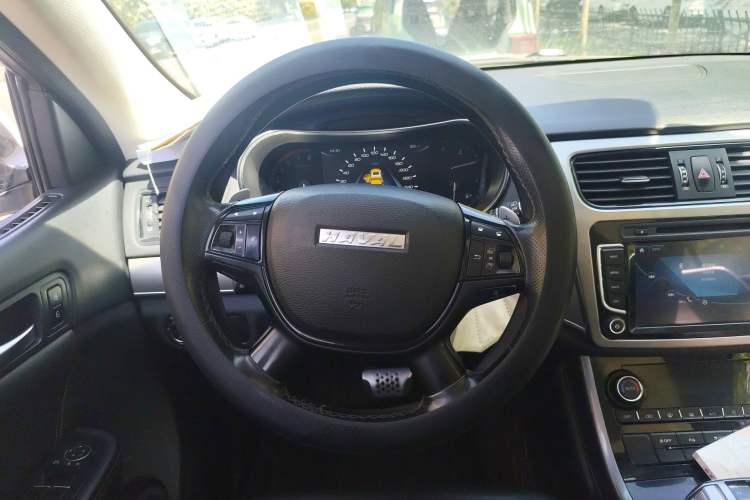 Used Haval H8 2017 2.0T Gasoline Two-Wheel Drive Enjoyment Version Steering Wheel