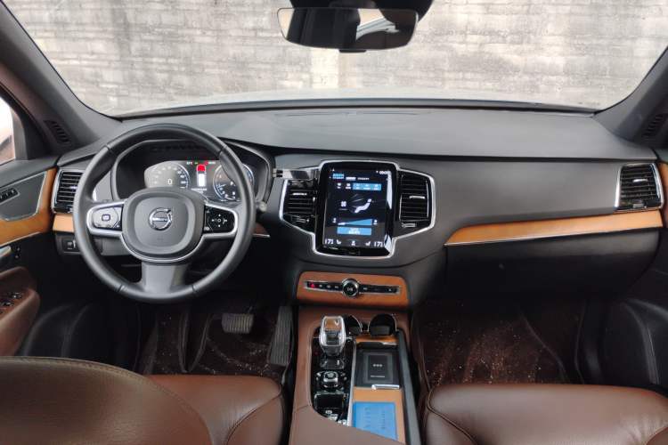 Used Volvo XC90 2022 B6 Zhiyi Luxury Edition 7-Seater Center Console