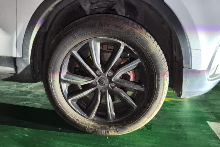 Used Geely Auto Emgrand X7 Sport 2018 Revised Version 1.8TD Automatic Two-Wheel Drive Smart Connectivity 4G-Enabled Edition Right Front Wheel Hub