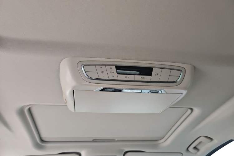 Used Buick GL8 2021 ES Landtrek 653T Comfort Edition