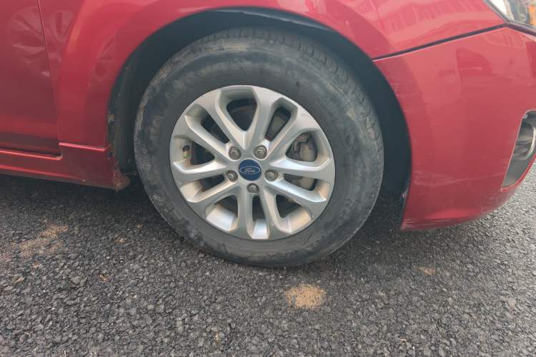 Used Ford Focus 2011 Hatchback 1.8L Automatic Fashion Edition Right Front Wheel Hub