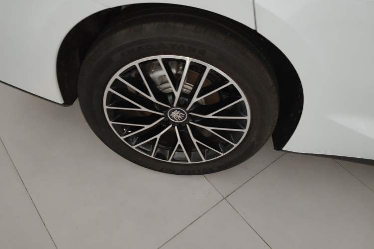 Used BYD Qin L 2024 DM-i 120KM Excellence Model Right Rear Wheel Hub