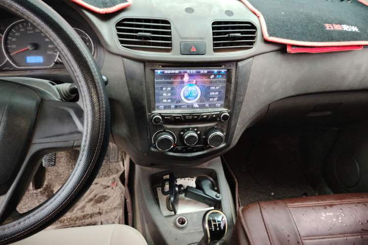 Used Wuling Hongguang 2014 1.5L S Standard Version Audio And AC Panel