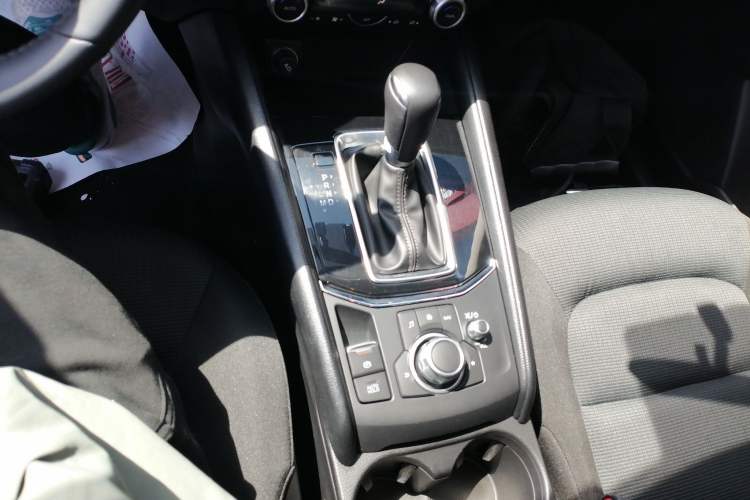 Used Mazda CX-5 2024 2.0L Automatic Two-Wheel Drive ZhiShang Version Gear Lever