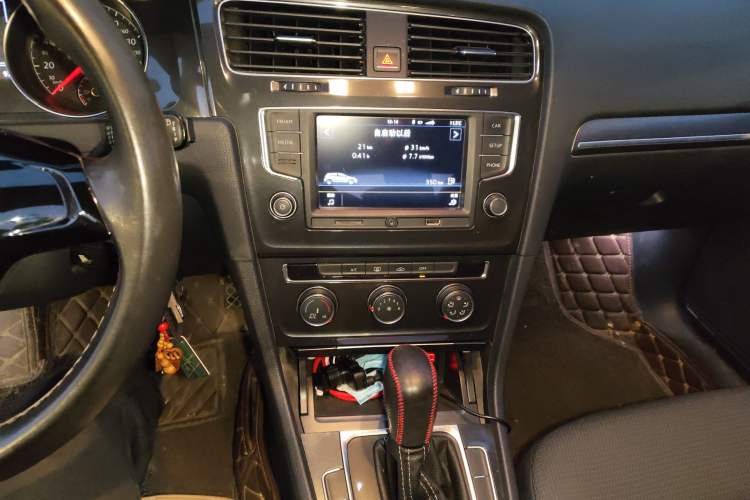 Used Volkswagen Golf 2017 1.6L Automatic Comfort Million-Vehicle Anniversary Edition
