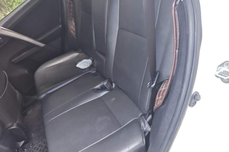 Used Toyota RAV4 2019 2.0L CVT Two-Wheel Drive Luxury Version China VI Standard