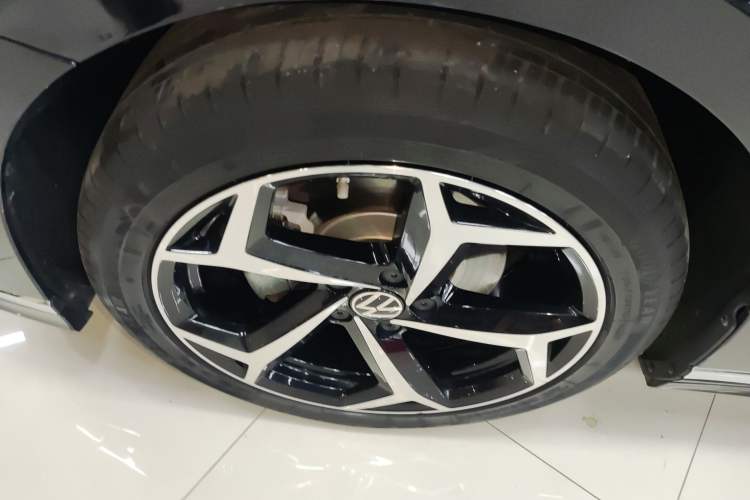 Used Volkswagen Magotan 2023 2 Million Units Limited Edition 330TSI DSG Leading Version
