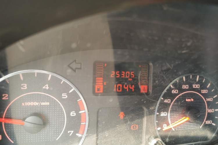 Used Wuling Hongguang V 2022 1.5L Jingqu Edition Enclosed-Window Vehicle with Electric Power Steering LAR Odometer Close Up