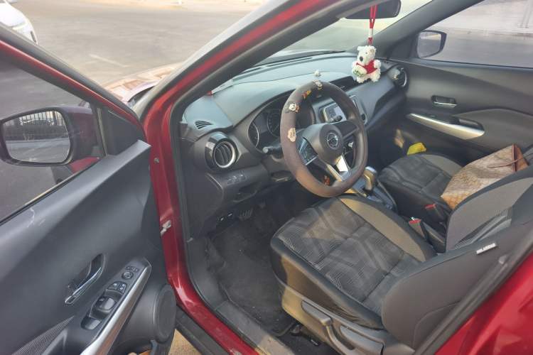 Used Nissan Kicks 2017 1.5L CVT Cool Enjoy Edition Driver Seat