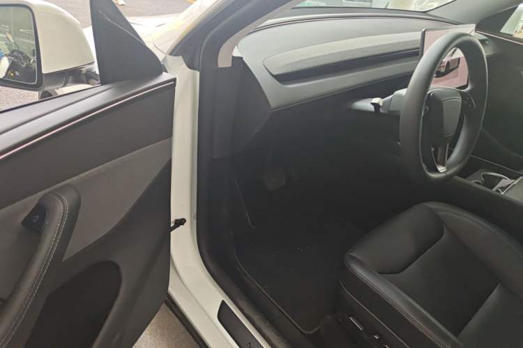 Used Tesla Model Y 2025 Rear-Wheel-Drive Version