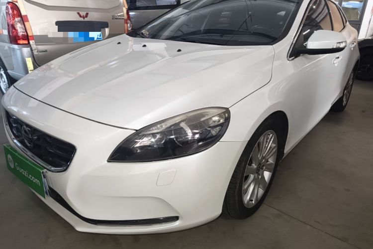 Used Volvo V40 2015 1.6T Zhiyi Edition